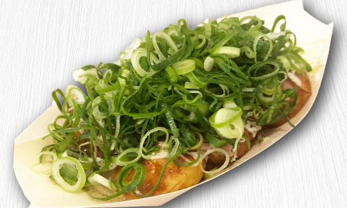 板橋区仲宿【たこ焼き いわっち！】自慢のお好きなソースにねぎのトッピングを