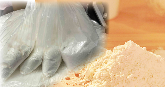 板橋区仲宿 【たこ焼き いわっち！】のたこ焼きは、何度も試作を重ねて生まれた、当店だけのオリジナル配合。 しっかり味がついているので、ソースなしでも美味しいと評判です。 「また食べたくなる」と言われる理由は、この生地にあります。